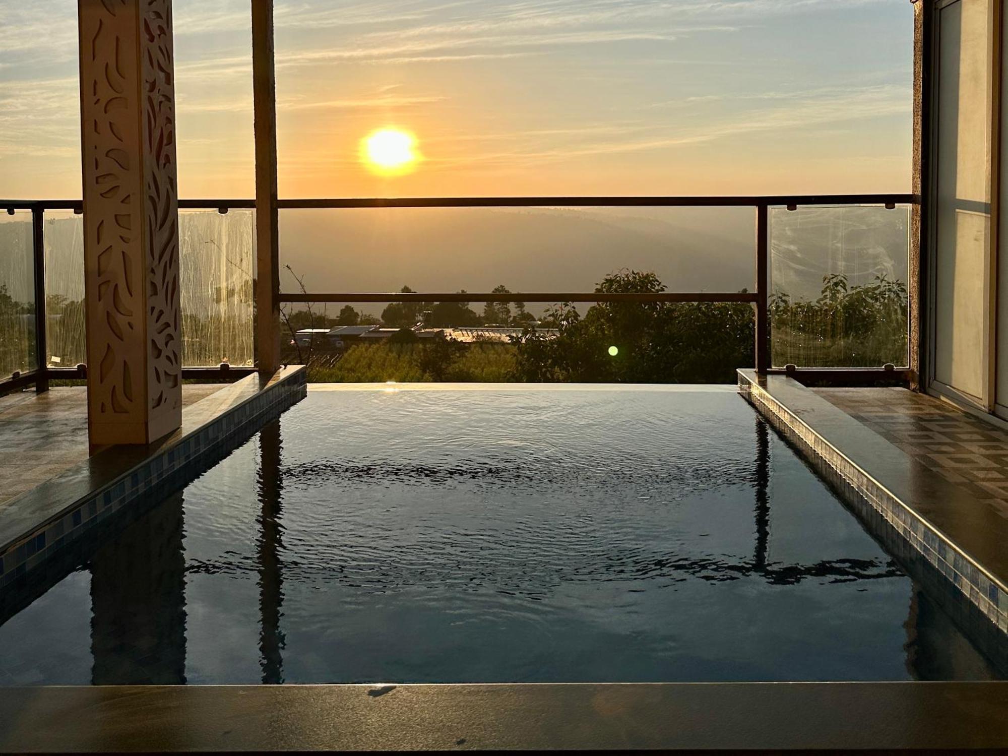 Hollywood Palace Resort Panchgani Eksteriør bilde